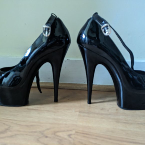6" Patent Pleaser Ankle Strap Platform Pump - Picture 4 of 5